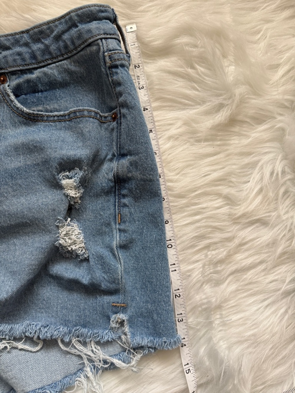 Old Navy OG Straight Distressed Denim Shorts Size 16 Light Wash Frayed Hem - Picture 7 of 8